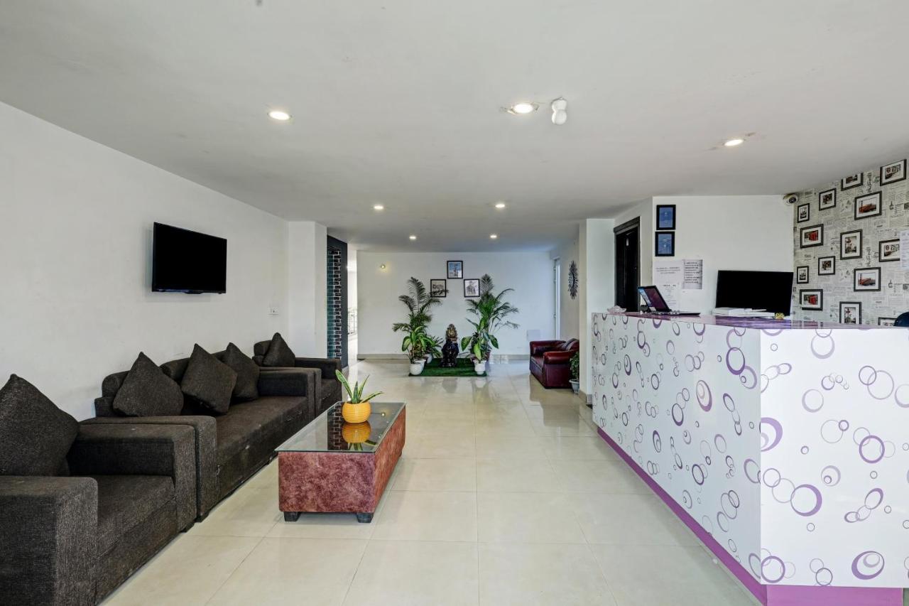 Super Townhouse Tipsyy Near Bestech Central Square Mall Гургаон Экстерьер фото