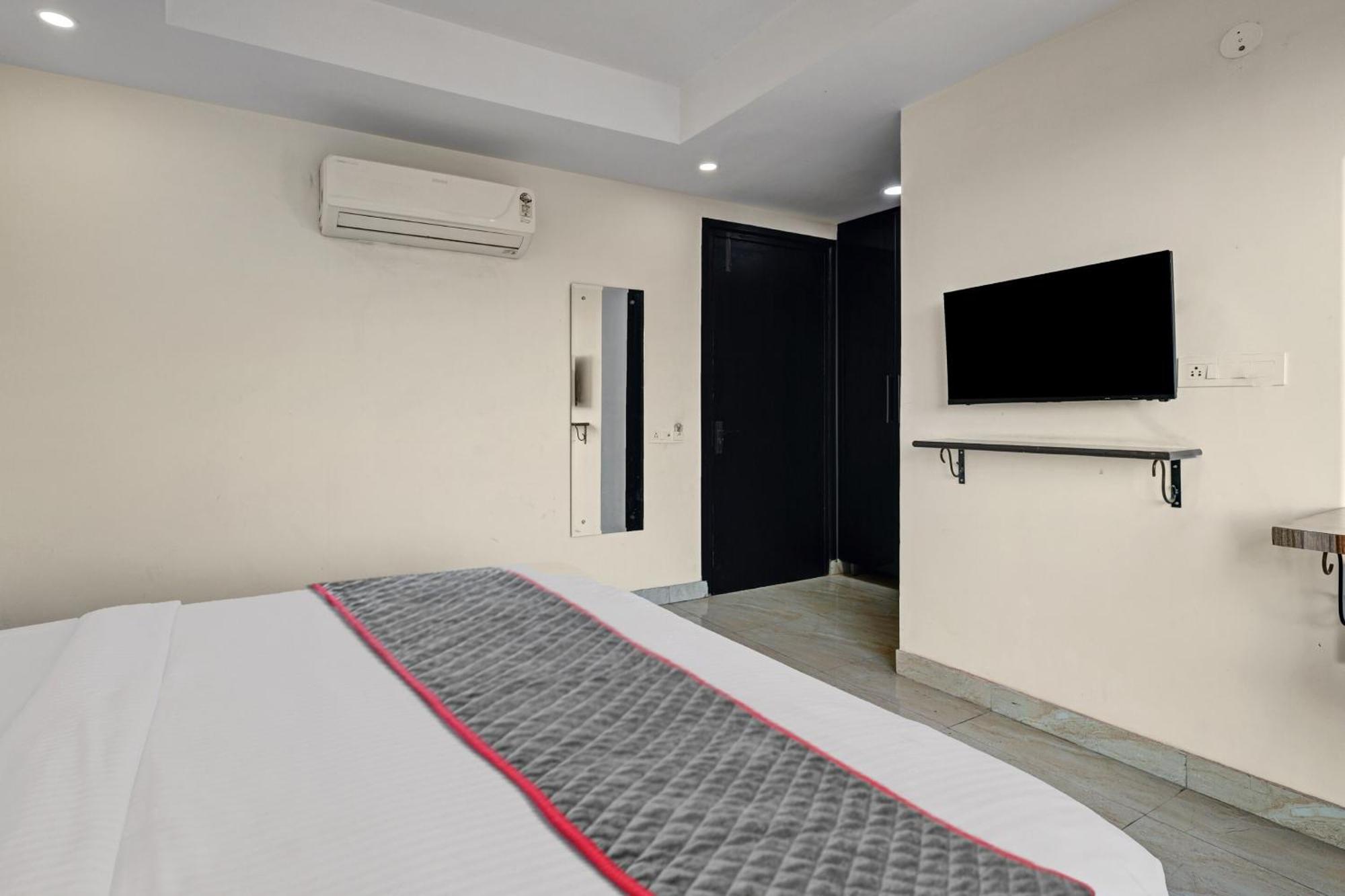 Super Townhouse Tipsyy Near Bestech Central Square Mall Гургаон Экстерьер фото