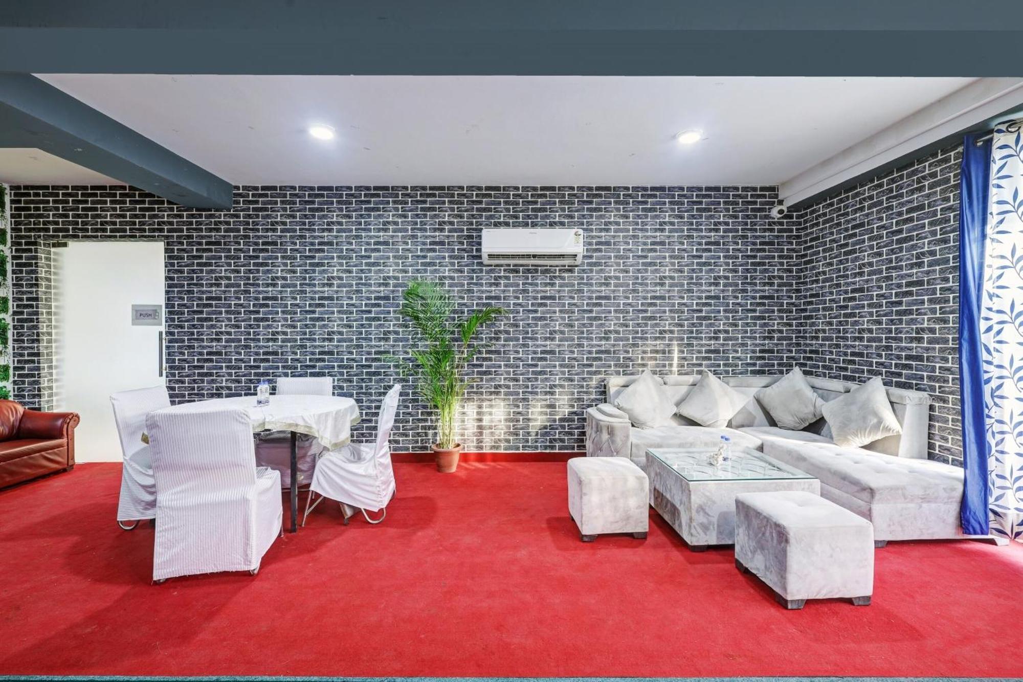 Super Townhouse Tipsyy Near Bestech Central Square Mall Гургаон Экстерьер фото